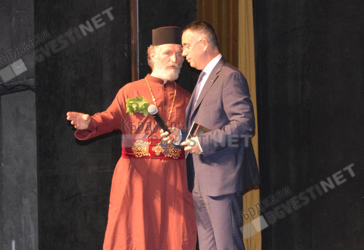 С концерт-приказка бе представен албумът „С песните на хората“ на отец Петър Гарена