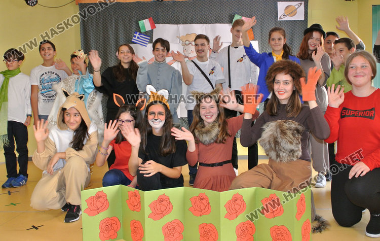 Хасковски ученички се поклониха пред паметника на капитан Петко войвода на гарибалдийския хълм в Рим 