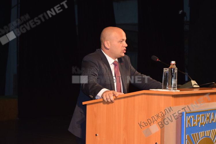 Местният парламент единодушен: Почетен гражданин е д-р Атанас Дафовски