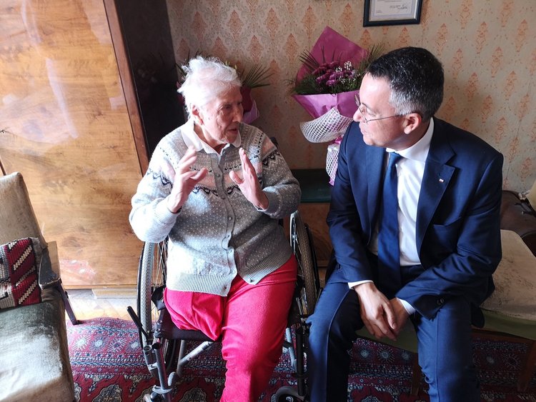 Кметът посети д-р Иванка Овчарова, за да й честити наградата