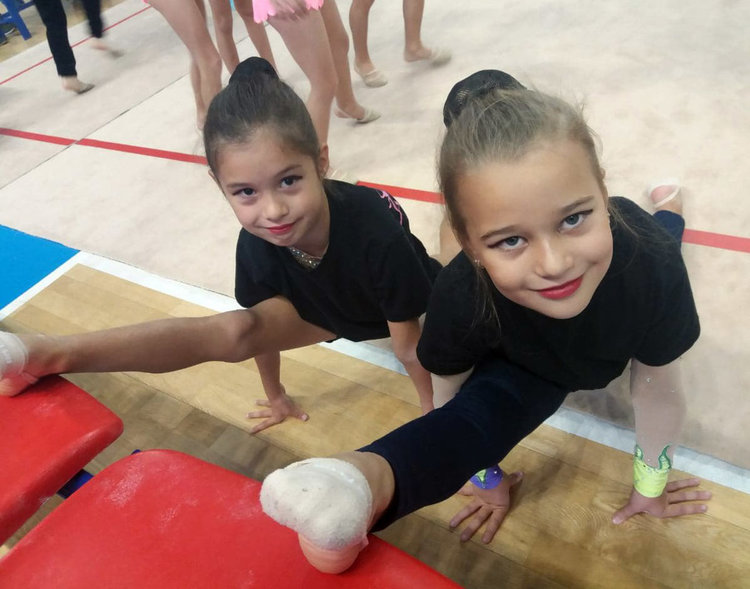 Малките гимнастички от клуб „Калия“ с куп медали от международен турнир