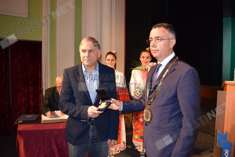 Местният парламент единодушен: Почетен гражданин е д-р Атанас Дафовски