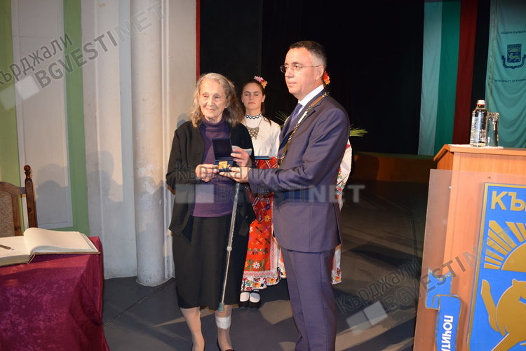 Местният парламент единодушен: Почетен гражданин е д-р Атанас Дафовски