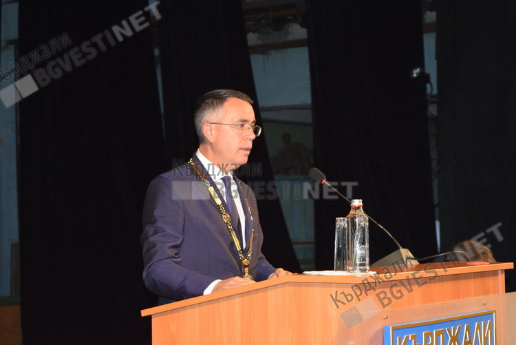 Местният парламент единодушен: Почетен гражданин е д-р Атанас Дафовски