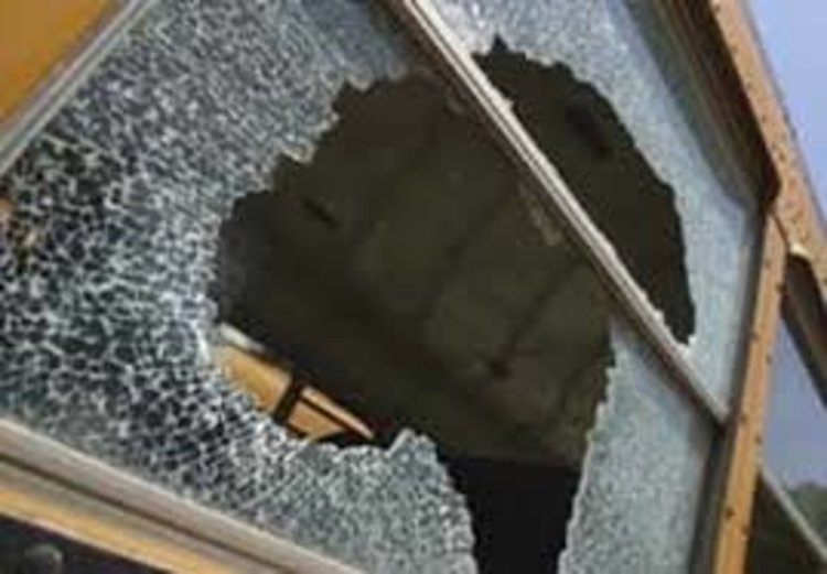 Вендета:Двама потрошиха стъклата на частен дом