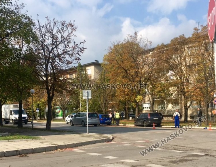 Голф и Форд катастрофираха на бул.Раковски