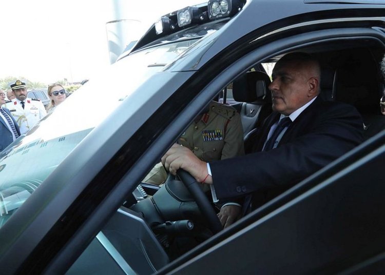 Бойко Борисов се качи в дубайска патрулка (видео)