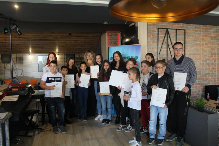  Образователен център НЕА Германика връчи  „Кеймбридж“сертификати на 15 свои ученици