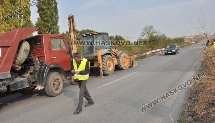 Кола уби  мъж на изхода на Хасково в участъка на ремонта /обновена/