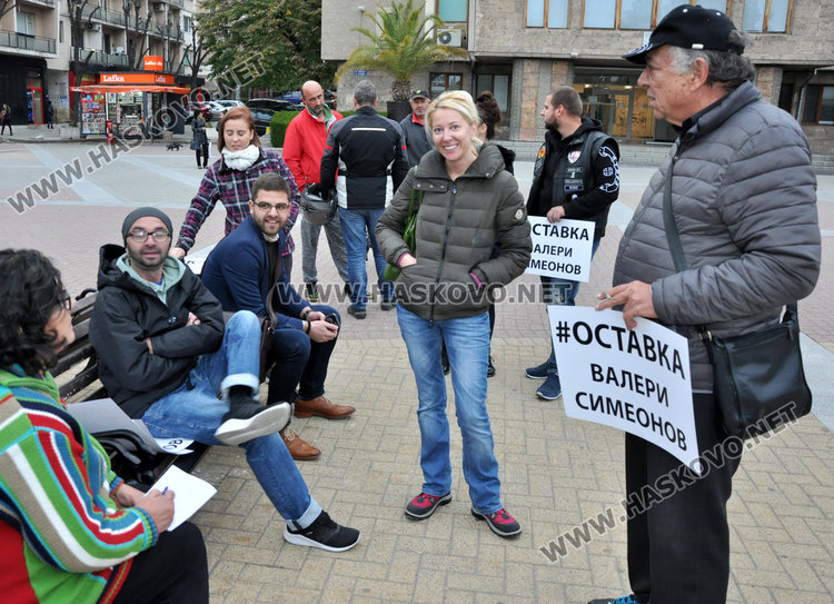 20 от Хасково поискаха оставката на Валери Симеонов за „кресливи жени“