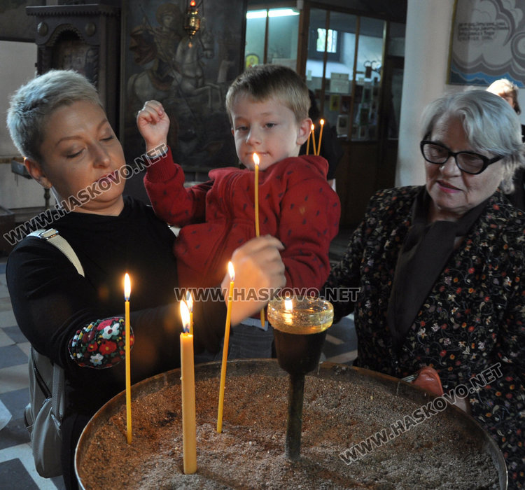 Отслужиха молебен за здраве на децата с увреждания 
