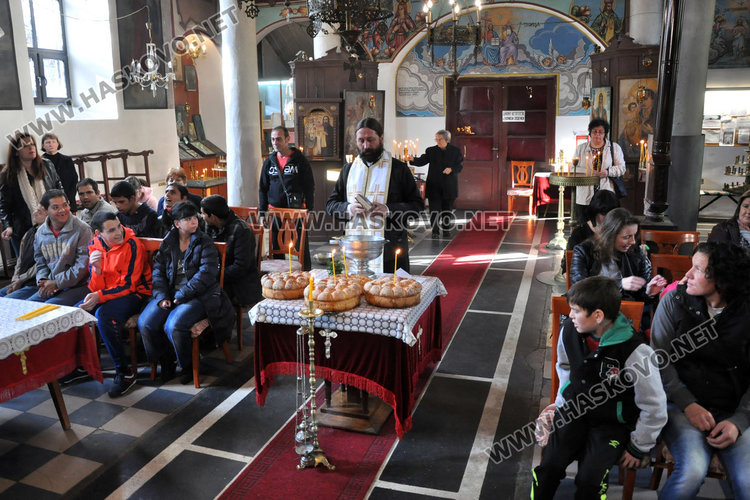 Отслужиха молебен за здраве на децата с увреждания 