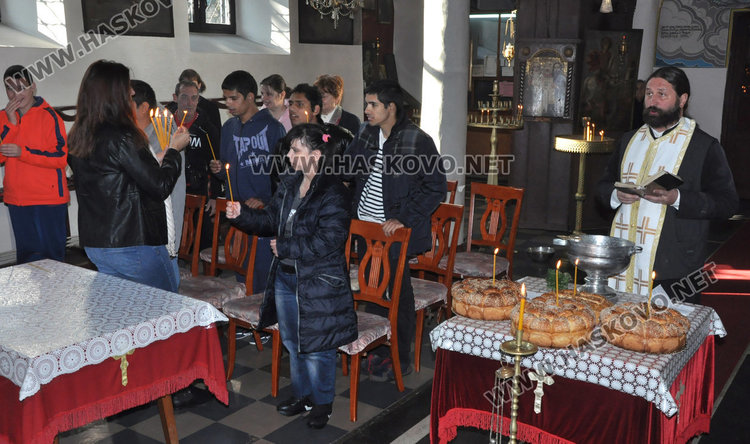 Отслужиха молебен за здраве на децата с увреждания 