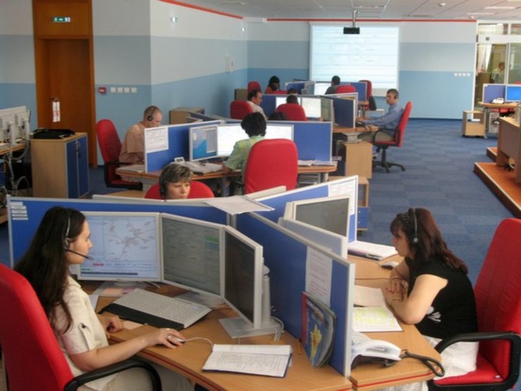 Кола блъсна на заден ход пешеходка на ул. "Книжна фабрика"