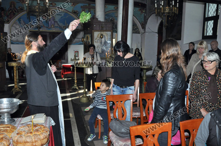 Отслужиха молебен за здраве на децата с увреждания 