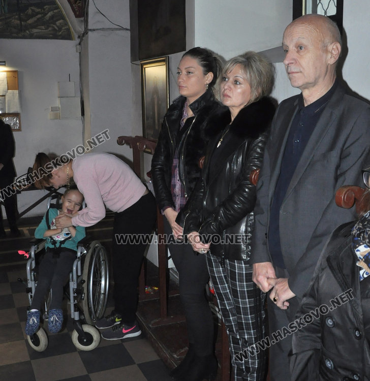 Отслужиха молебен за здраве на децата с увреждания 