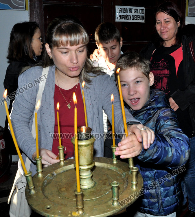Отслужиха молебен за здраве на децата с увреждания 