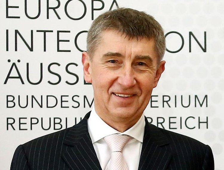 Премиерът на Чехия настоя: Мигрантите в Европа трябва да си ходят вкъщи