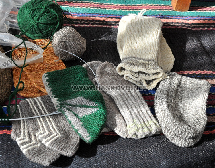 Топли ръце заплитат топлина за бедните в Конуш и Хасково