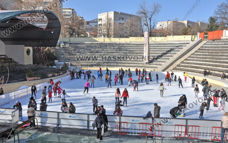 Димитровград с ледена пързалка за 3 месеца, пред Общината