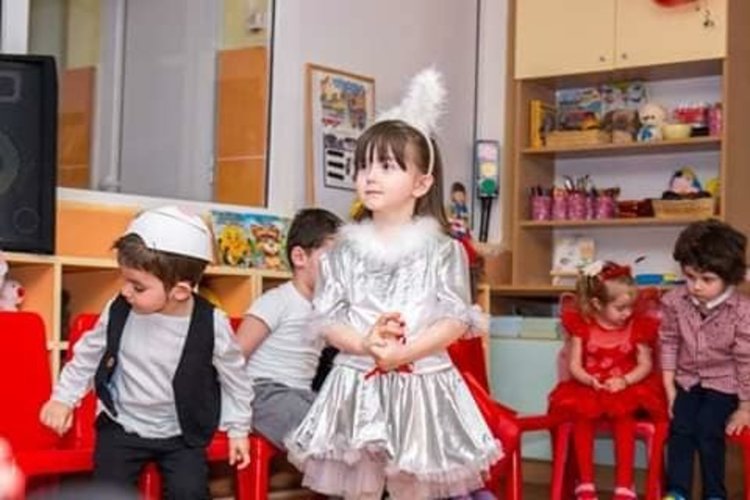 Асеновградчани в подкрепа на малката Ева, НЧ "Родолюбие" подчинява празничната си програма на каузата
