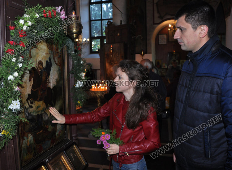 Димитровден е, честито на всички именици!