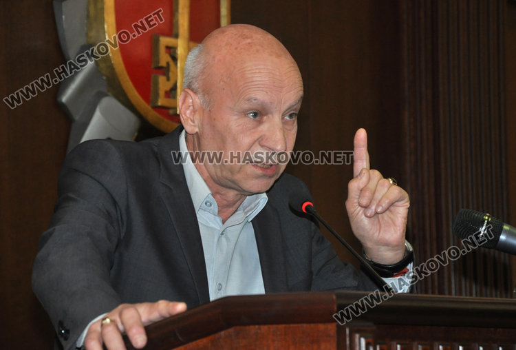 Себахтин Исмаил: Спирам автобусите в общината, кметът да подава оставка