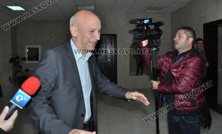 Плакати в ОбС Хасково: Кмет - лъжец, ГЕРБ - мафия