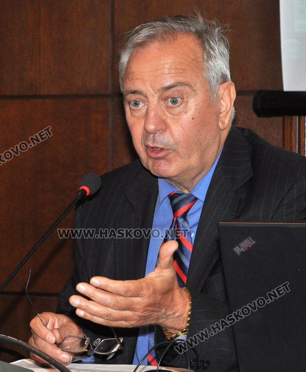 Проф. Янков представи книгата „Най-успешните български министър-председатели“