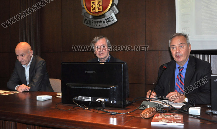 Проф. Янков представи книгата „Най-успешните български министър-председатели“