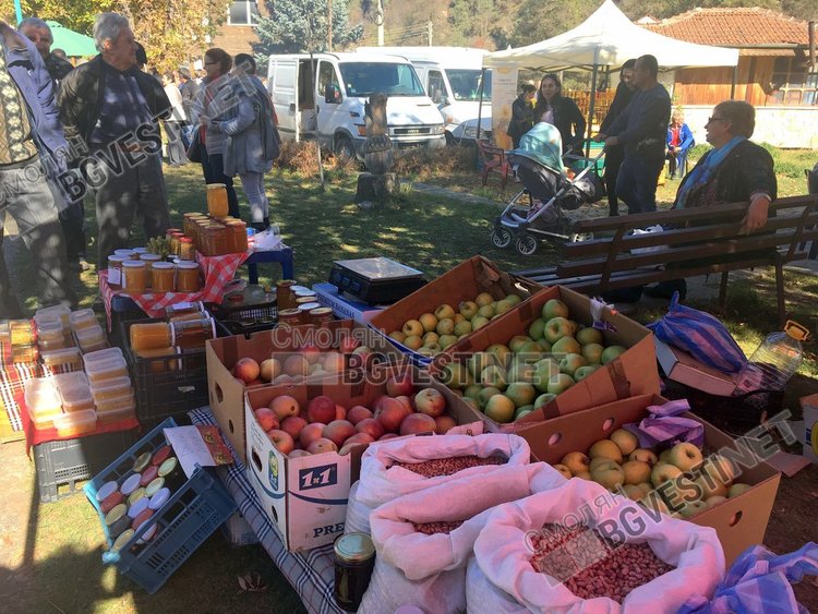 Сто и седем вида фасул показаха в Смилян, стотици хапнаха вкусен курбан за празника на Смилянския боб