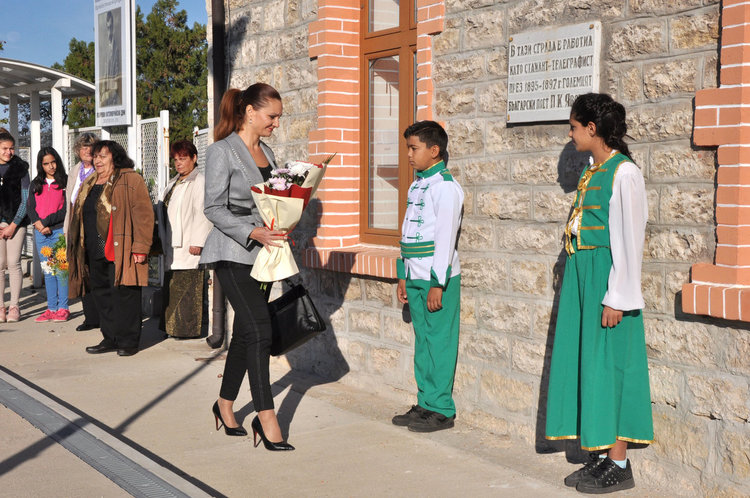 От 8 до 80-годишни се включиха в рецитаторския конкурс, посветен на Яворов в Скобелево