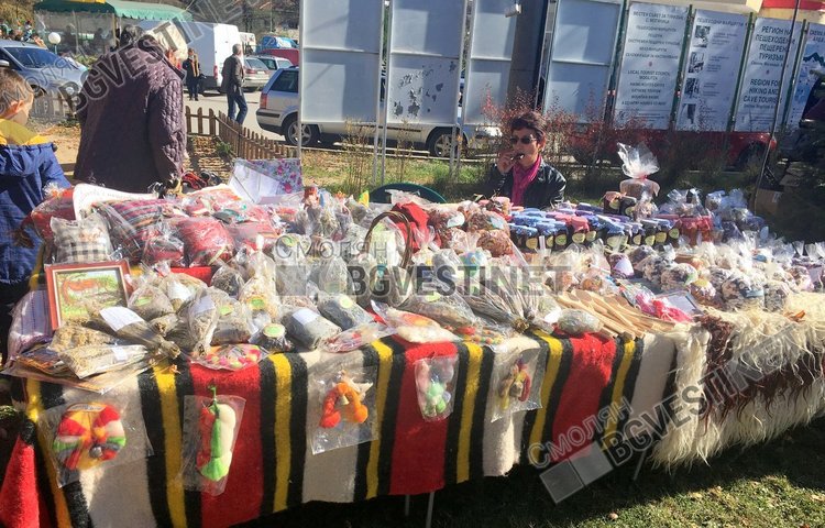 Сто и седем вида фасул показаха в Смилян, стотици хапнаха вкусен курбан за празника на Смилянския боб