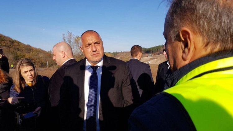 Задържането на олигарси и намалената контрабанда дразнят опозицията, смята Борисов