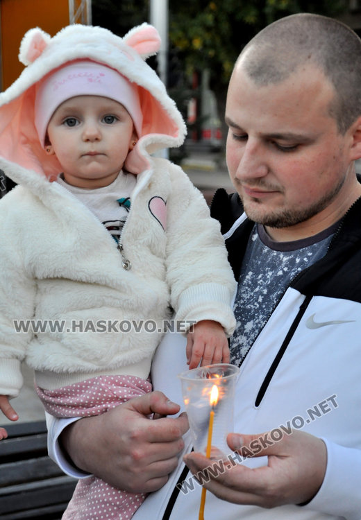 Младите от площад „Свобода”: Ако няма промяна, горим с държавата