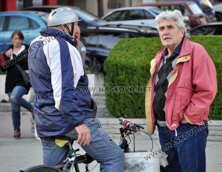 Младите от площад „Свобода”: Ако няма промяна, горим с държавата