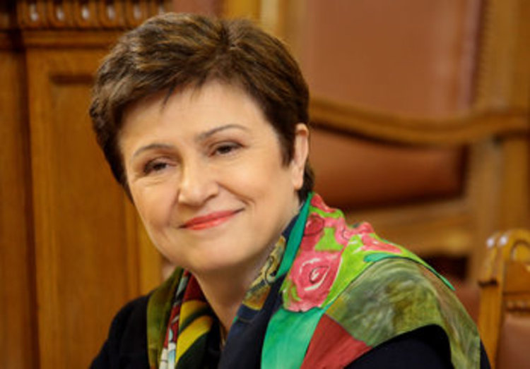 Няма да се променят заплатите след приемане на еврото, уверява Кристалина Георгиева