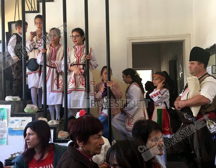 Сто и седем вида фасул показаха в Смилян, стотици хапнаха вкусен курбан за празника на Смилянския боб