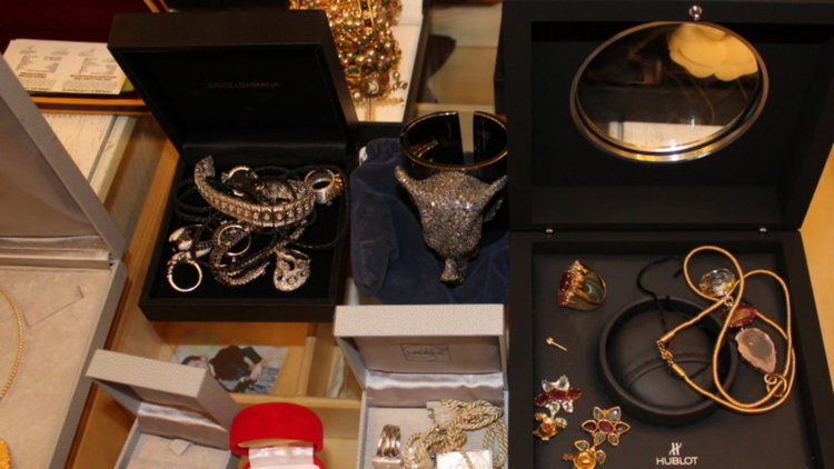 Баневи източвали пари през офшорки 