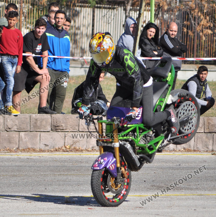 Пилоти от три града запалиха гуми в каузата за бебето Борил