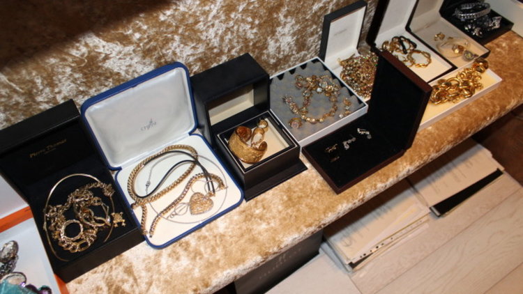 Баневи източвали пари през офшорки 