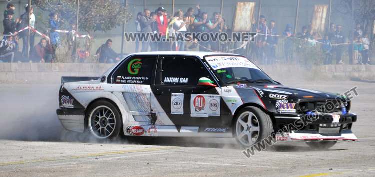 Пилоти от три града запалиха гуми в каузата за бебето Борил