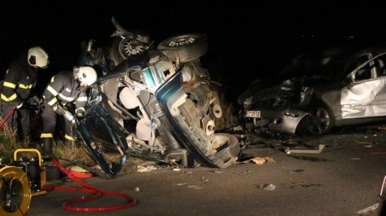  Тежка катастрофа с кърджалийска кола, двама загинали