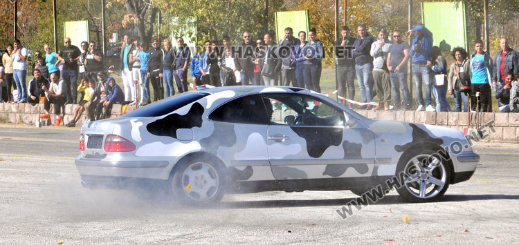 Пилоти от три града запалиха гуми в каузата за бебето Борил