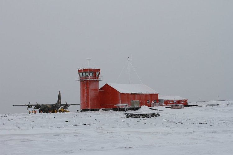 Летище Марамбио - пътвото и най-използвано на континента. Снимки:  wikiredia.org