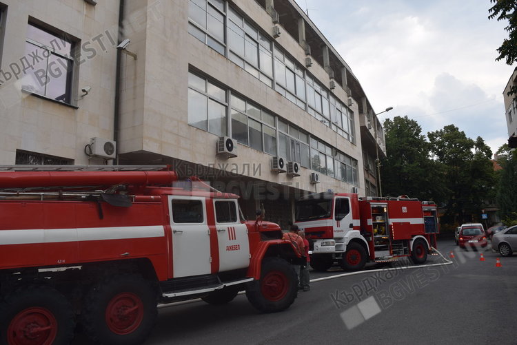 Предотвратиха голям пожар, огнеборци загасиха горящ комин