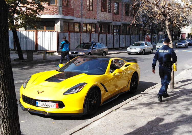 21 глоби за неправилно паркиране до обяд в Хасково, паякът вдигна 7 коли