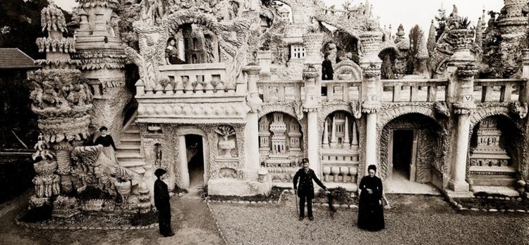 Френски пощальон събра камъни и построи замък от тях (видео)