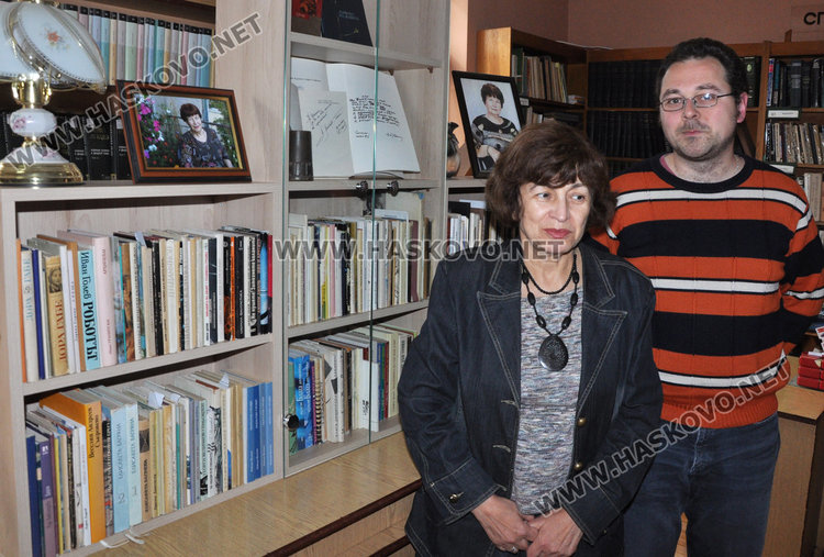 Роднините на Станка Пенчева дариха част от книжното й богатство на библиотека „Заря“