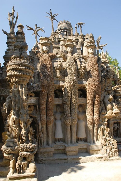 Френски пощальон събра камъни и построи замък от тях (видео)